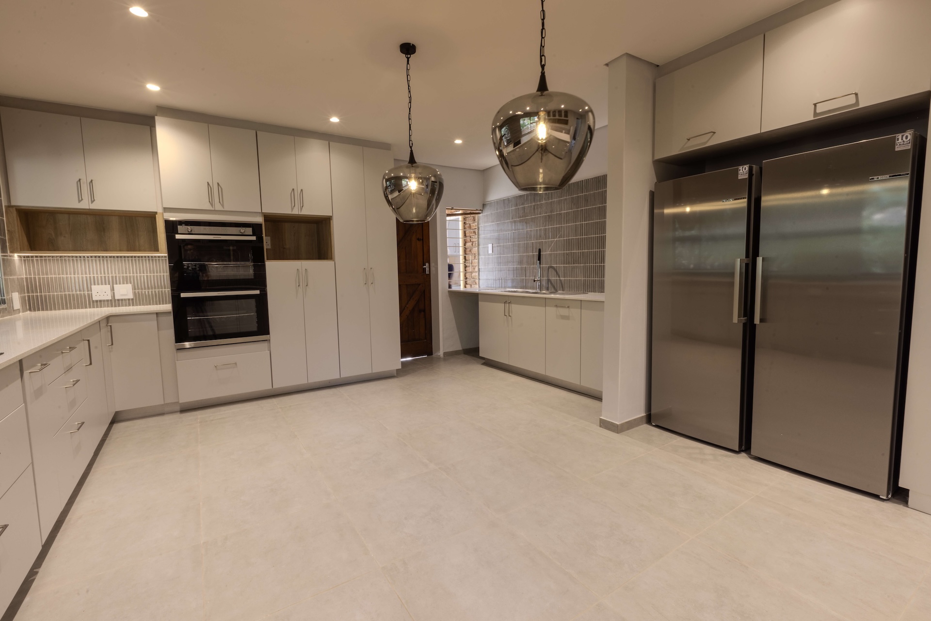 Completed kitchen renovation Completed kitchen renovation in Gauteng by MC Developments SA